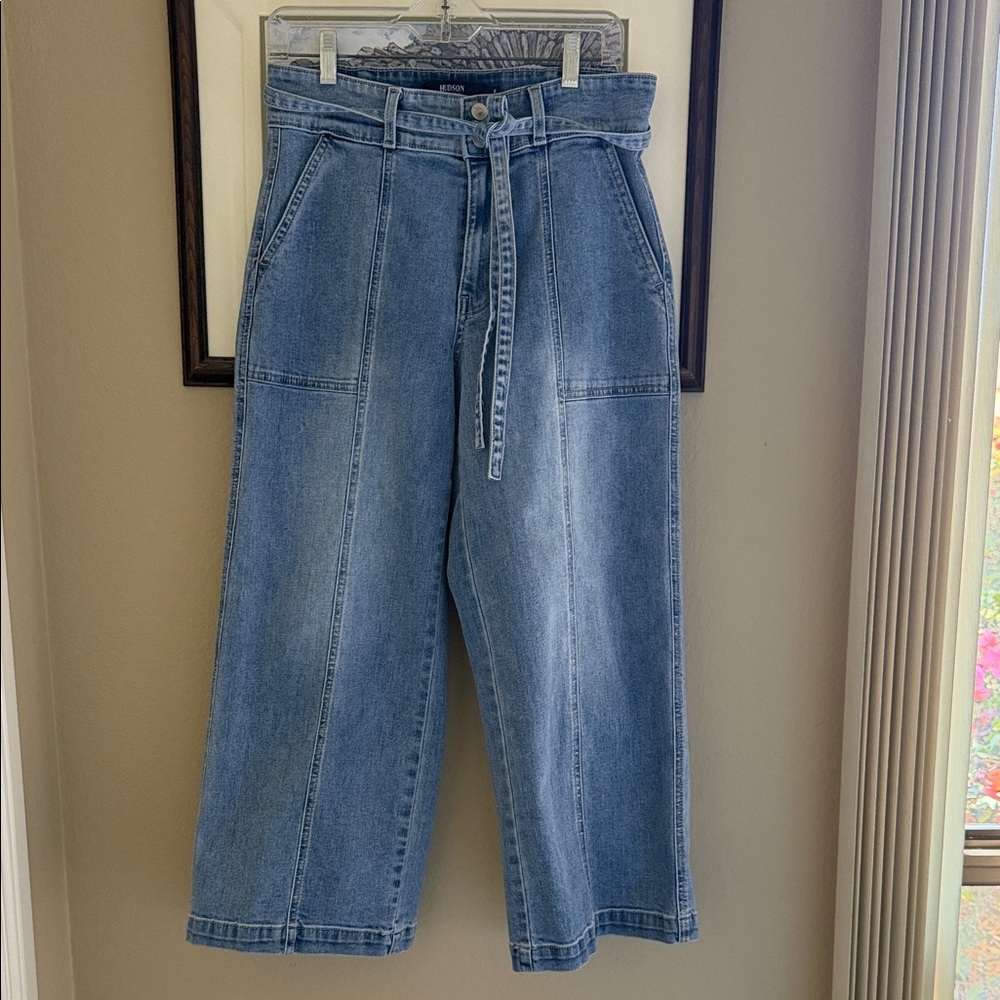 Hudson women'sSz 28/6 NWOT crop denim jeans. Denim tie belt light wash blue.